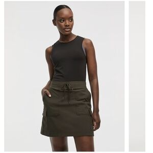 Reitmans Black and Dark Green Skort